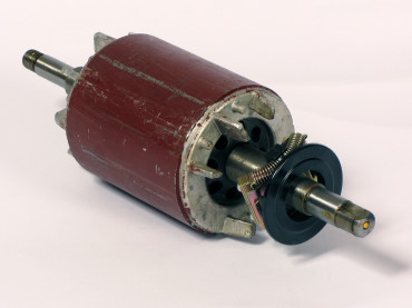 Rotor including centrifugal mechanism of the switch.
